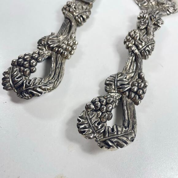 Godinger silver-plated raised pattern grape and vine serving set 11" and 9.5" - Picture 2 of 4